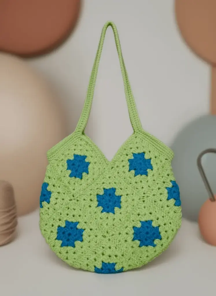 04_Crochet Granny square bag_02_Light green.webp