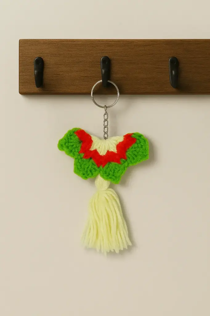 05_Crochet_Buttefly keychain_03_Green and Yellow-min.webp
