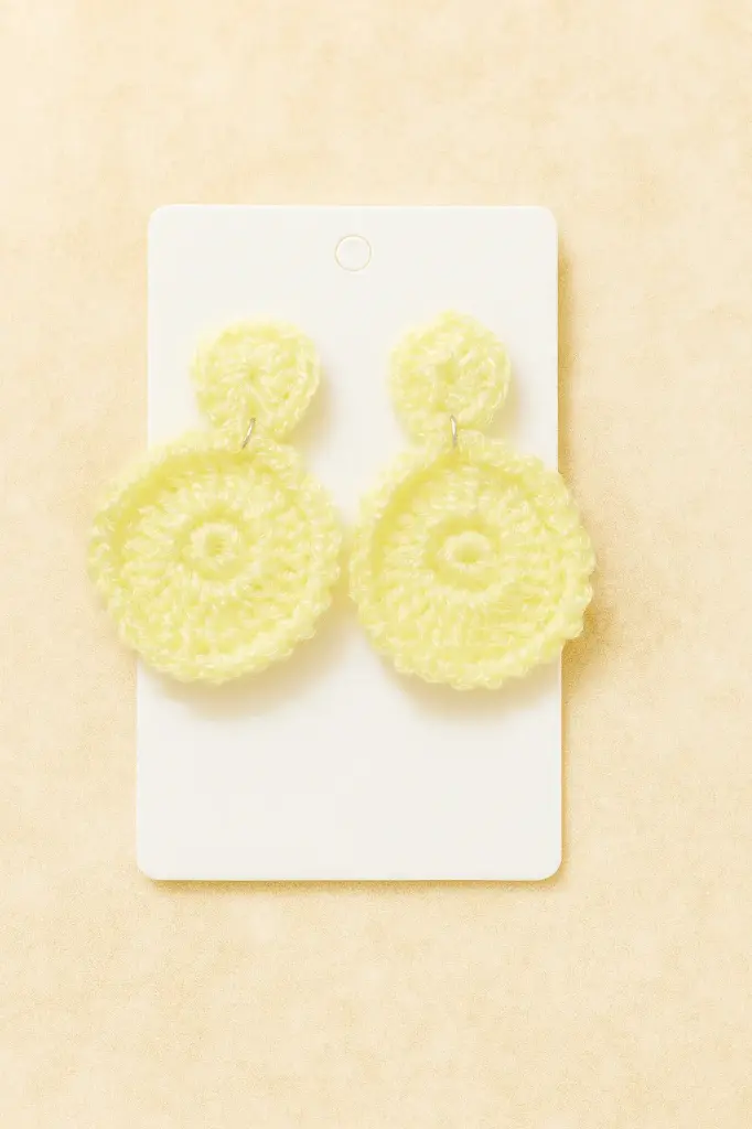 11_Crochet_Earrings_big hanging_02_Yellow.webp